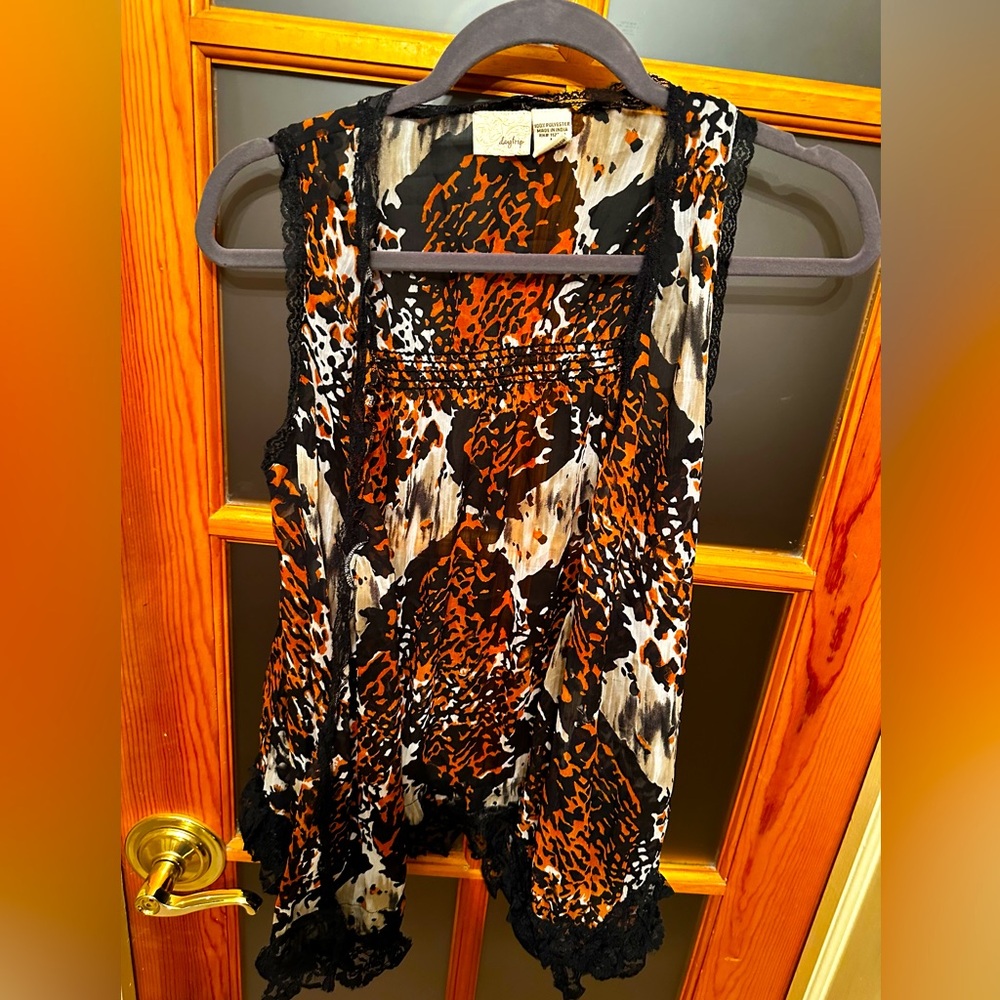 Women’s animal print and lace vest Size M